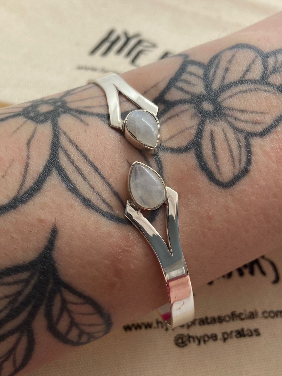 Bracelete gota pedra da lua