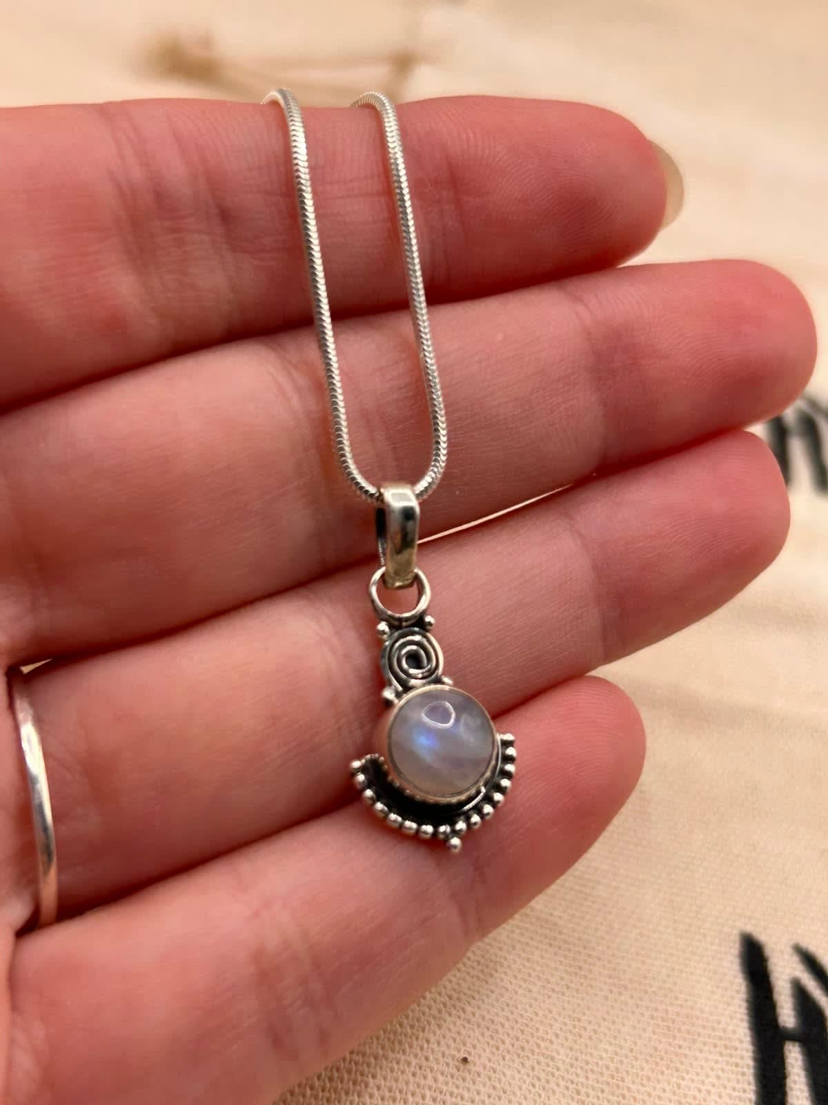 Pingente Pedra da Lua Redondo Boho 2cm