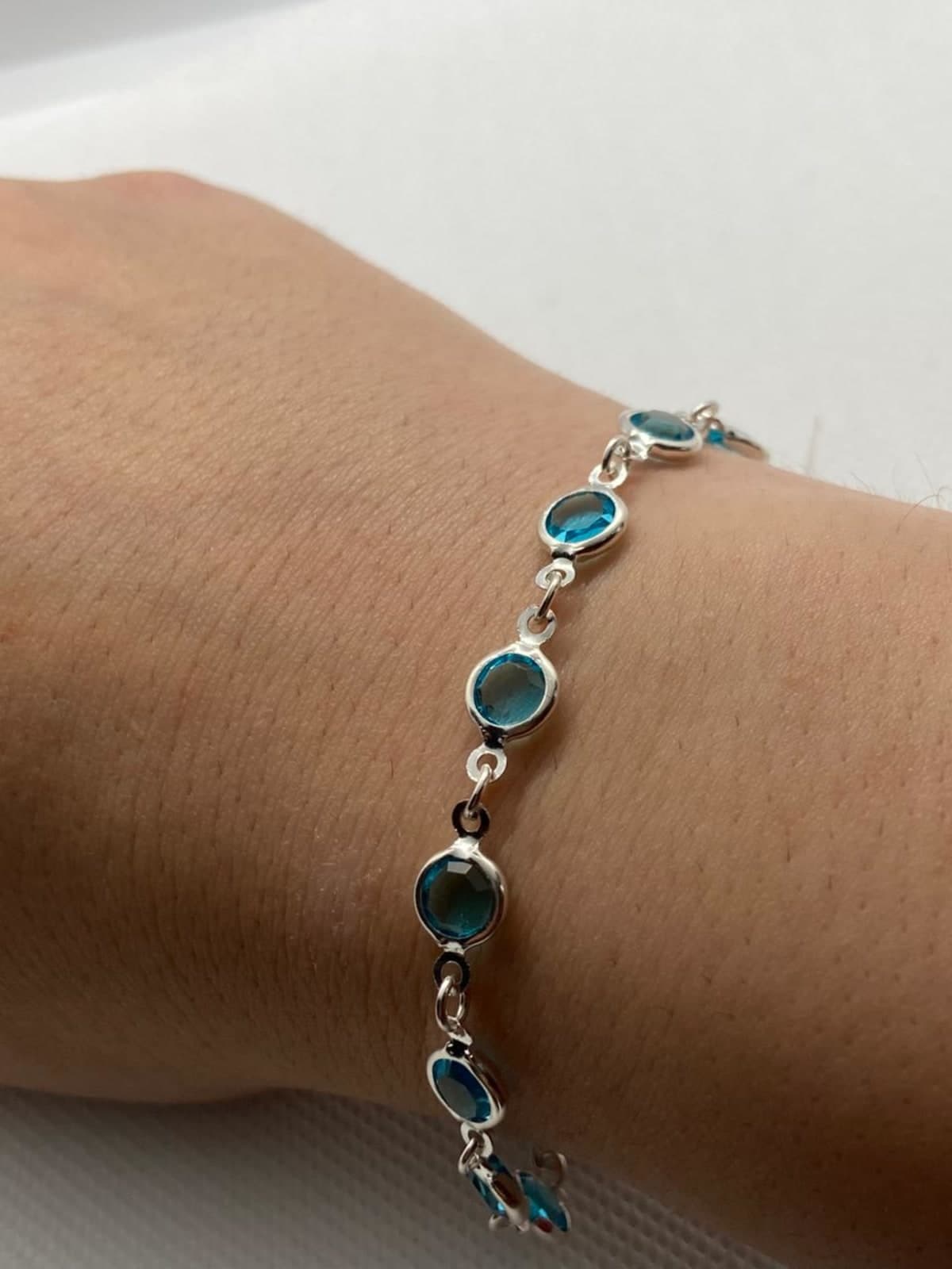 Pulseira delicada com Cristais Azuis