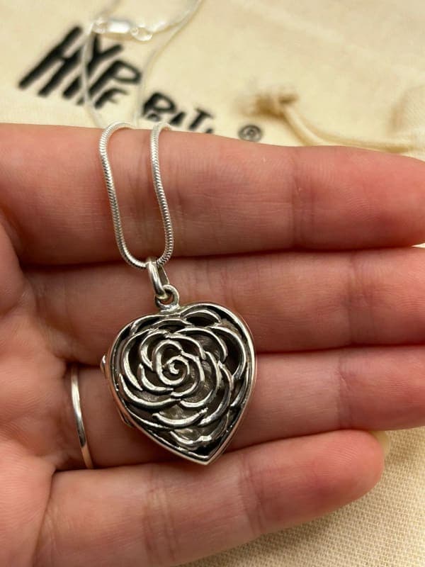 Pingente Relicário Coração Rosas 2,5cm