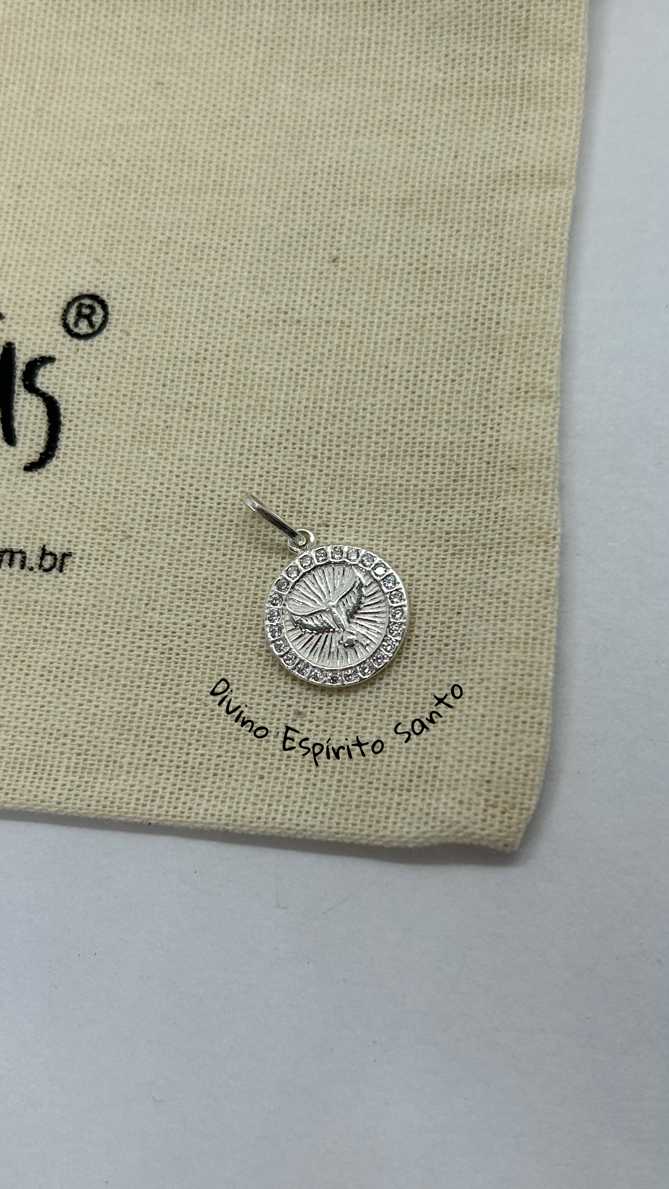 Pingente maciço Divino espírito santo com microzircônias prata 925 