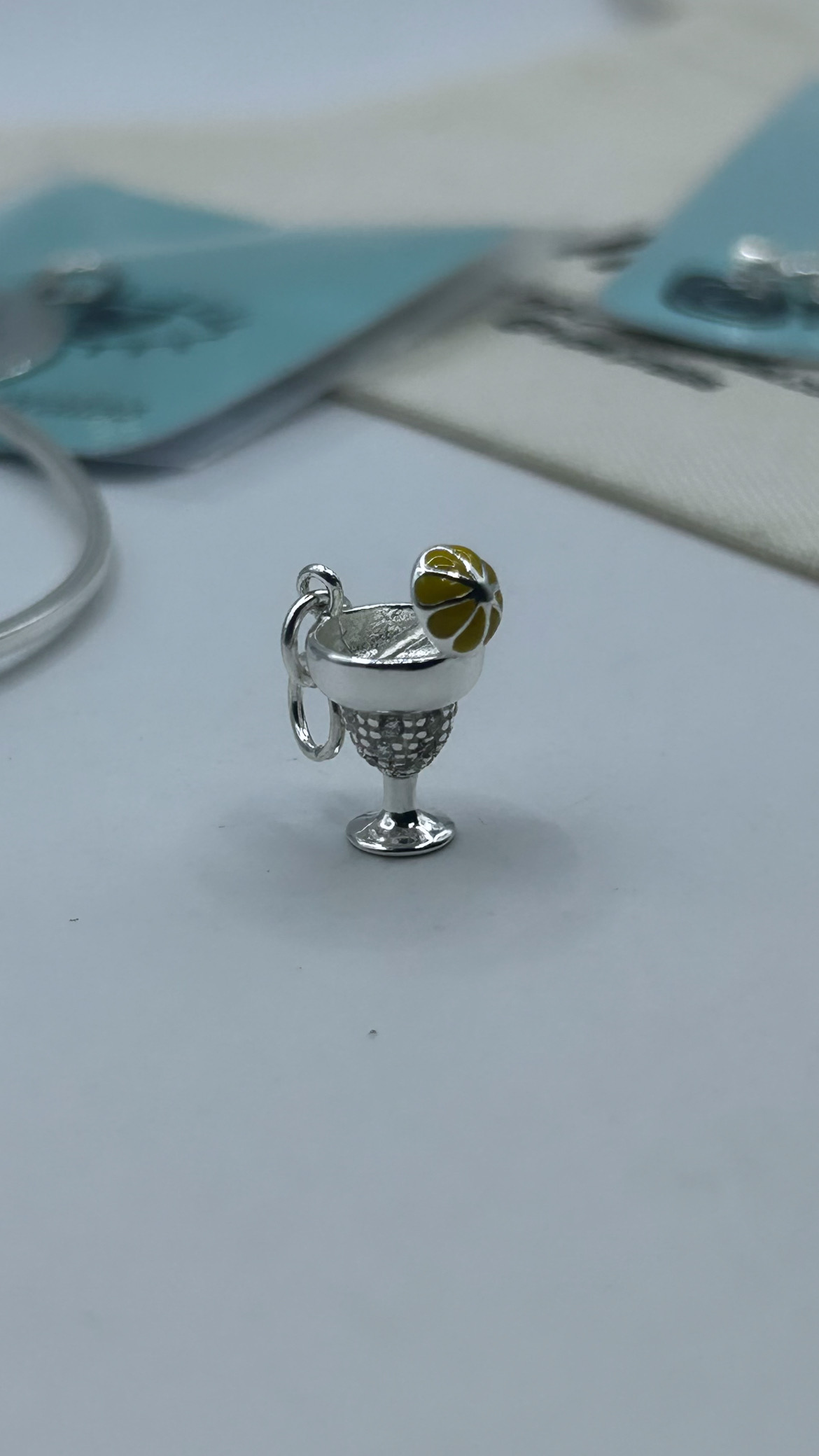 Pingente mini drink com zircônias prata 925