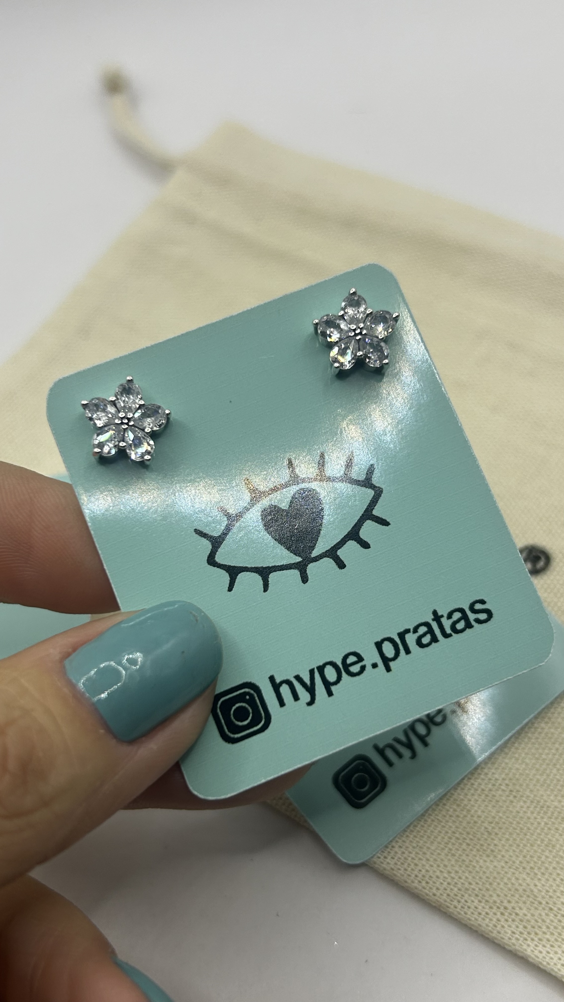 Brinco flor zircônia prata 925 