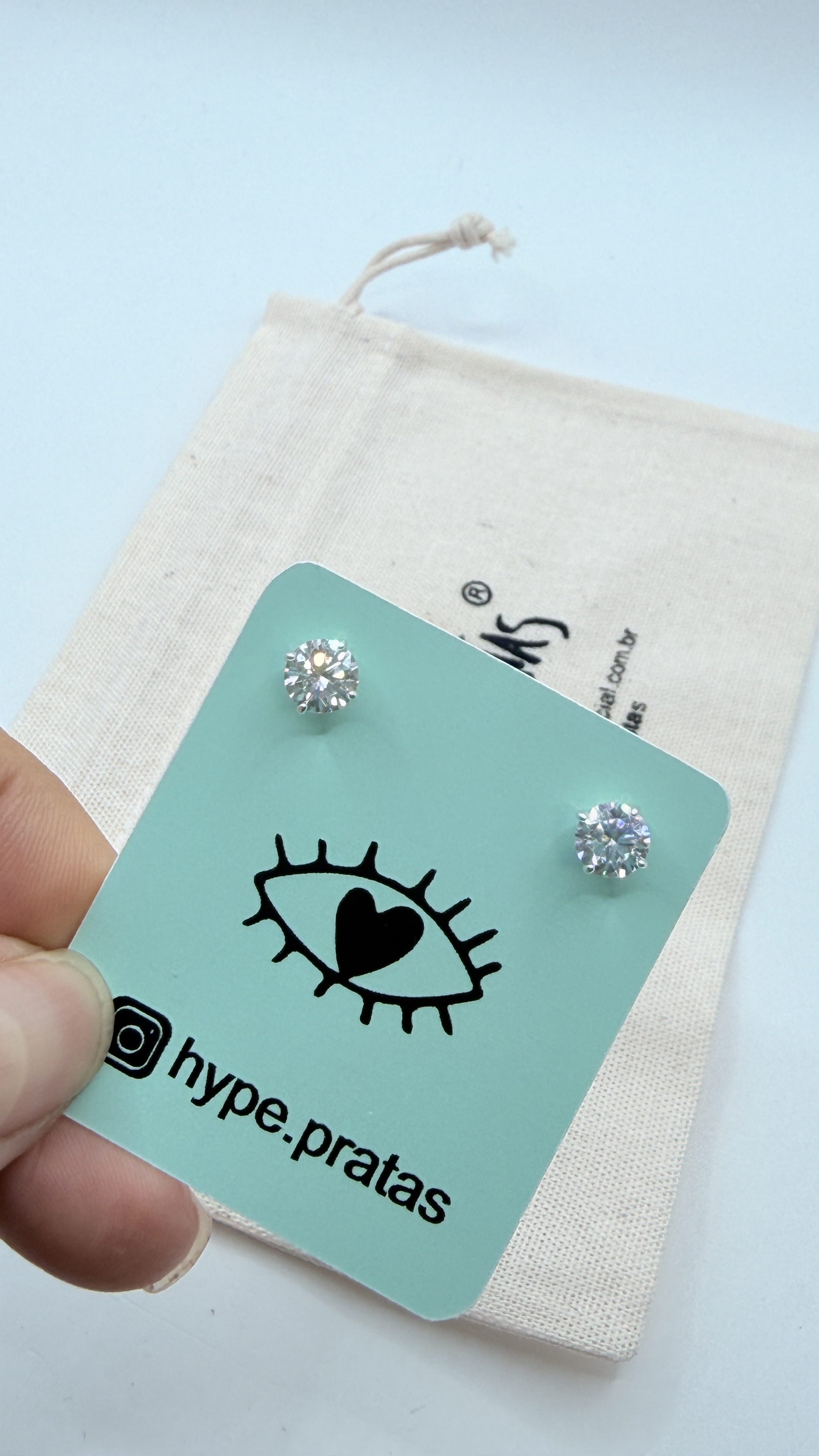 Brinco ponto de luz caixa alta prata 925  (0,5 mm)