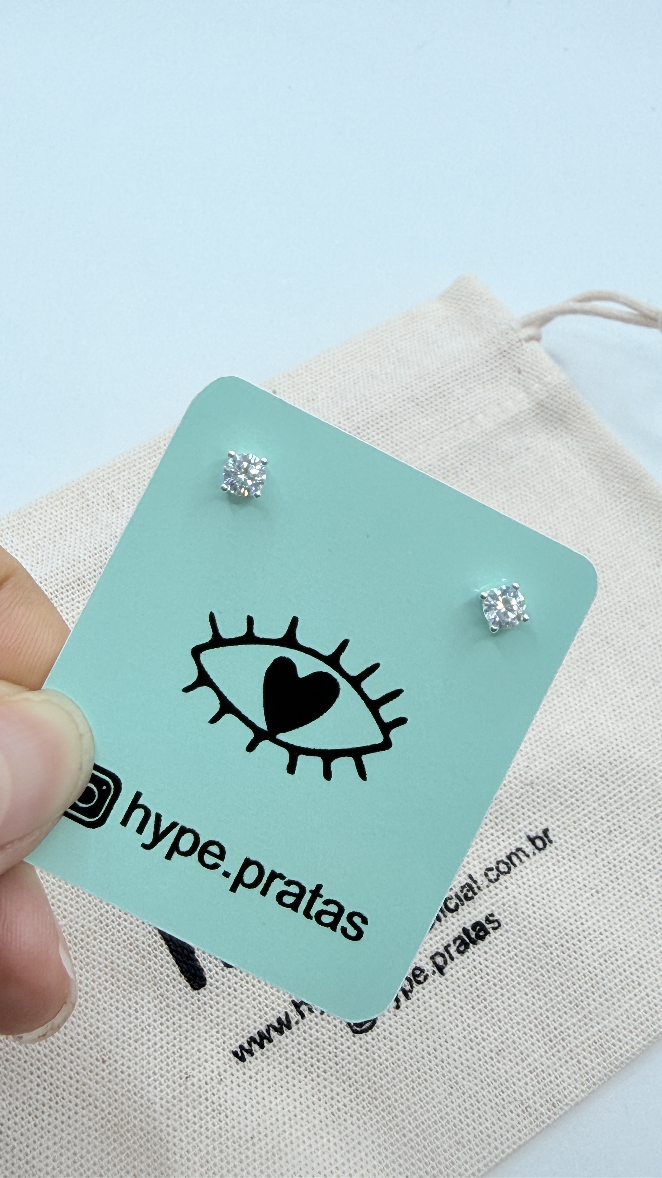 Brinco ponto de luz caixa alta prata 925  (0,4 mm) 