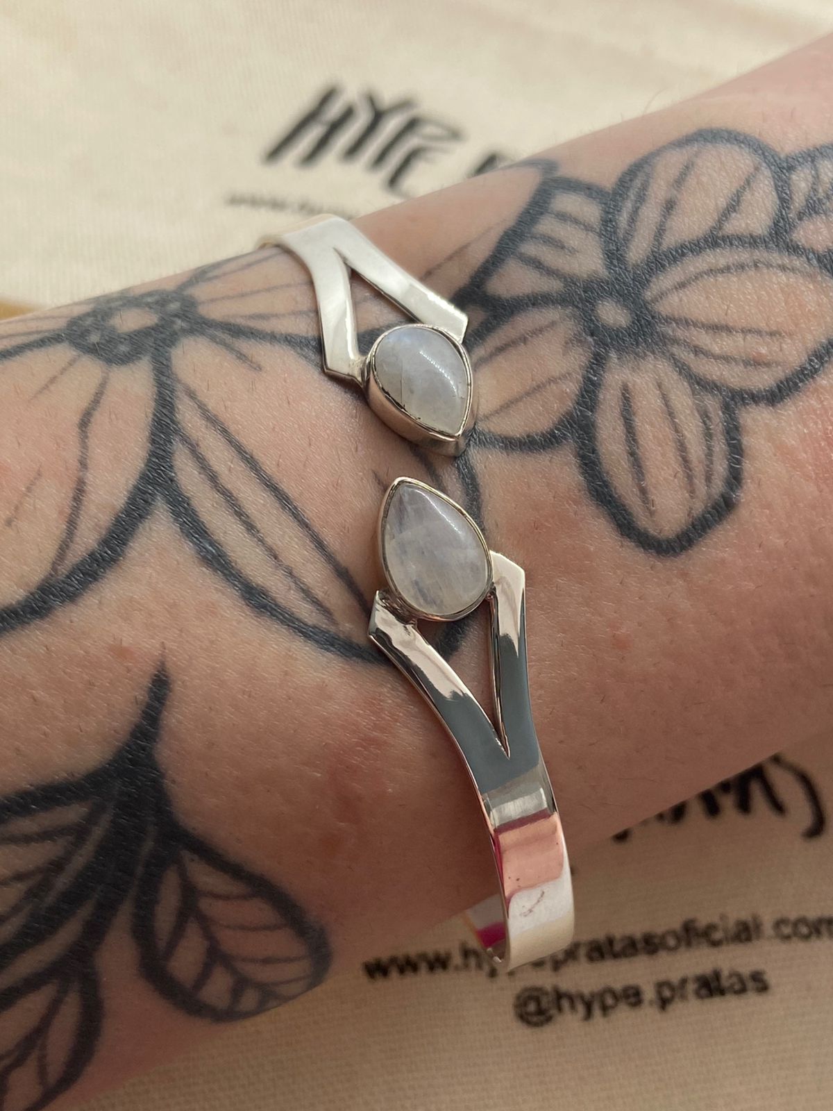 Bracelete gota pedra da lua 